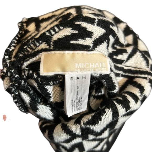 Michael Kors MK Logo Beanie Black and White Knit Hat - Picture 4 of 6